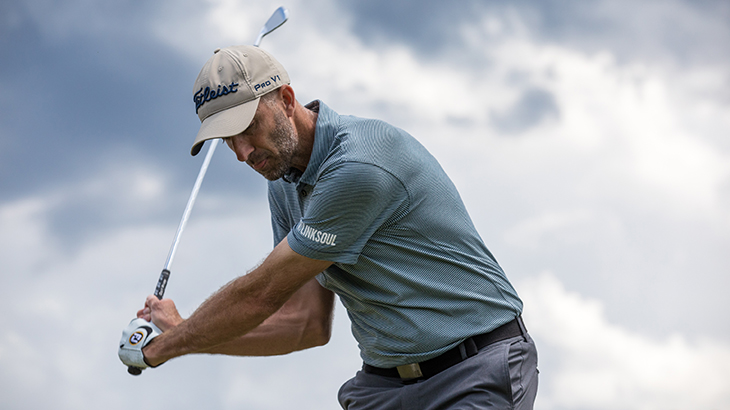 Titleist Brand Ambassador Geoff Ogilvy tries the p...